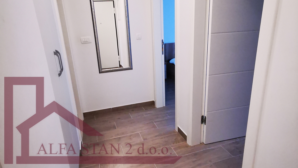 Podstrana&comma; Stro&zcaron;anac&comma; dvosoban stan za dugoro&ccaron;ni najam  900&euro;