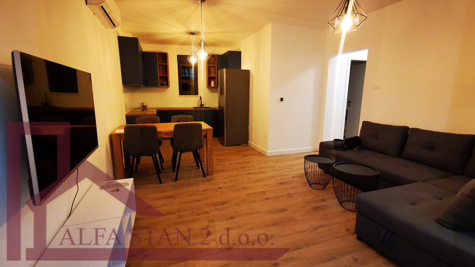 Podstrana, Strožanac, Beautiful newly built two-bedroom apartment for long-term rent
