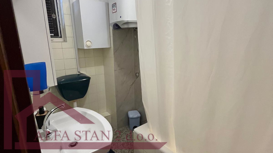 Seget Donji trosoban stan za radnike -dugoročni najam 200€ po osobi