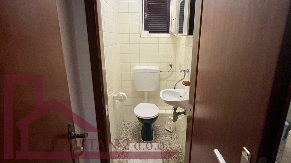 Seget Donji trosoban stan za radnike -dugoročni najam 200€ po osobi