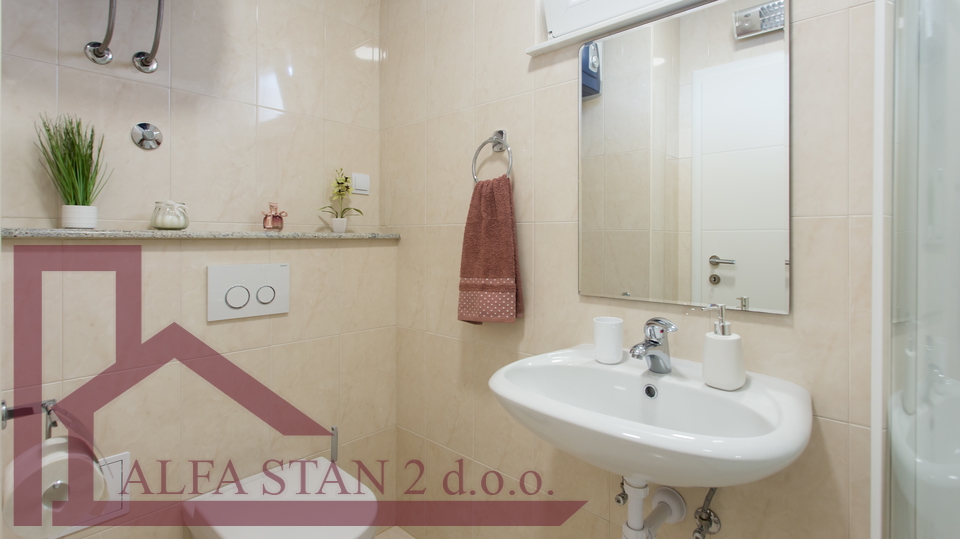 Dugoro&ccaron;an najam  trosobnog stana  Split&comma; Su&cacute;idar&comma; dostupan od 01&period;09&period;2026&period;