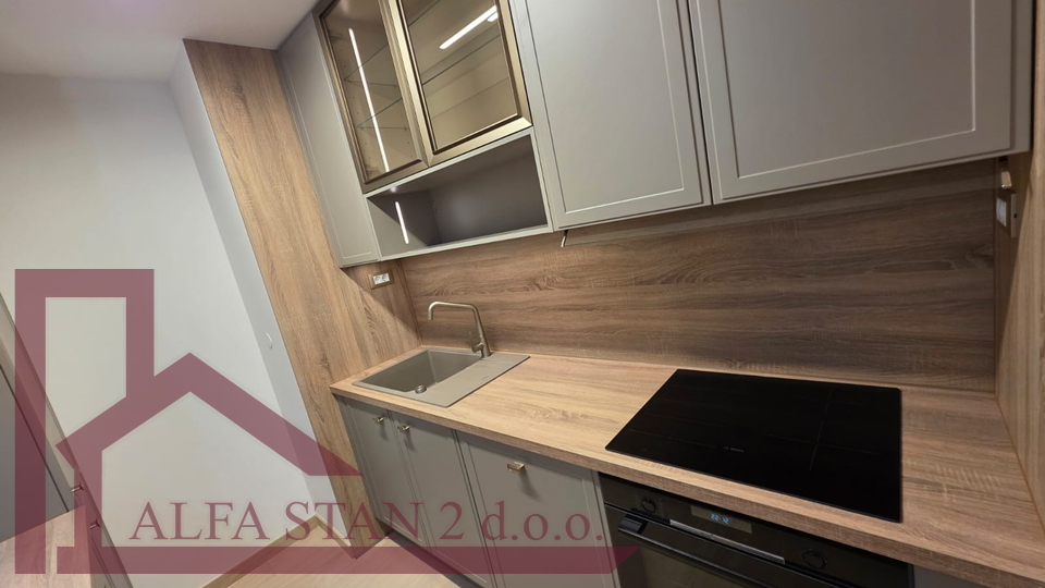 PRVO USELJENJE!!Renoviran trosobni stan za dugoročni najam