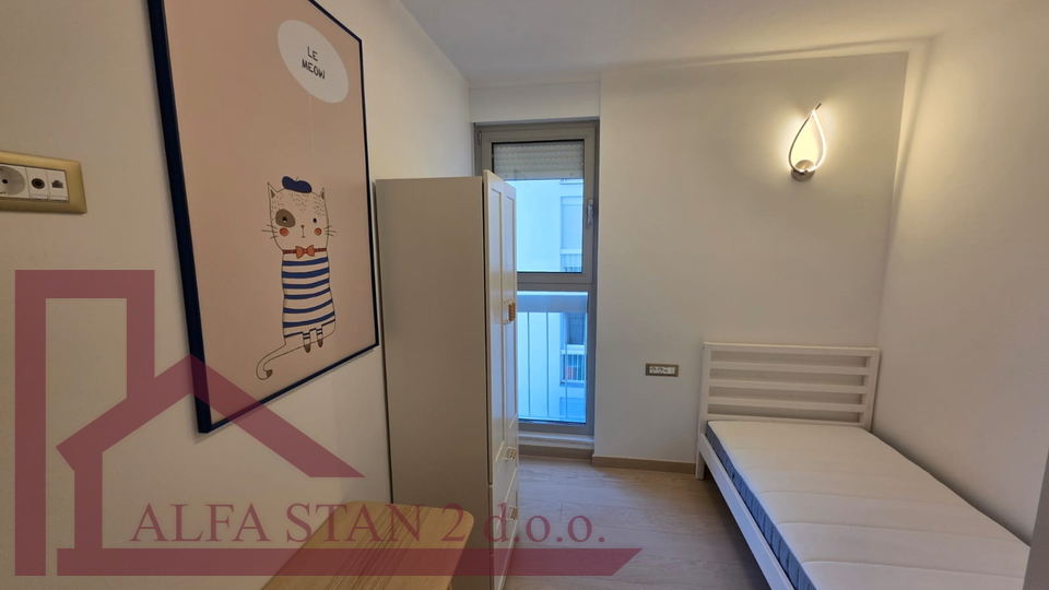 PRVO USELJENJE!!Renoviran trosobni stan za dugoročni najam