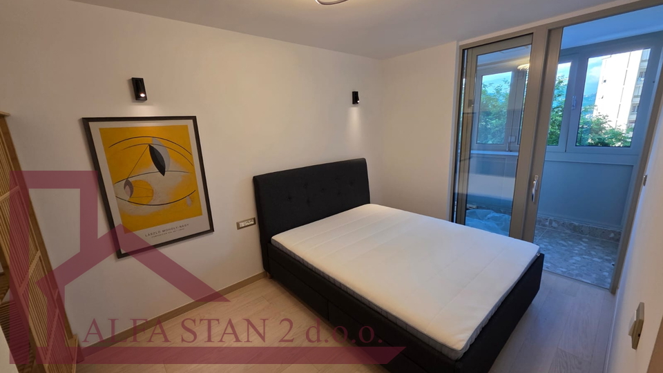 PRVO USELJENJE!!Renoviran trosobni stan za dugoročni najam