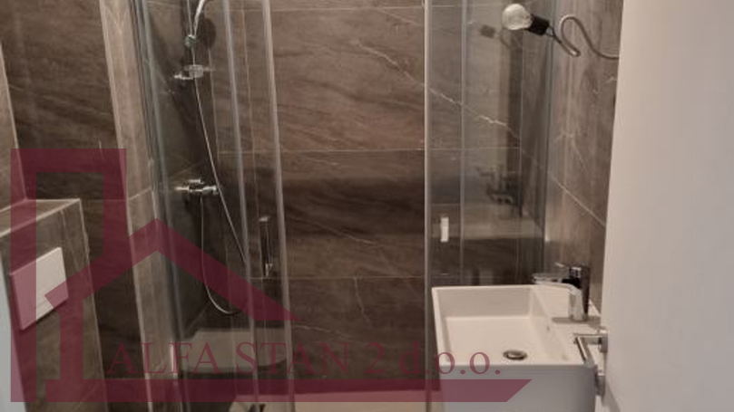 Luxuriöses Penthouse mit Meerblick in einem Gebäude mit Schwimmbad