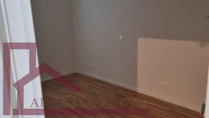 Luxuriöses Penthouse mit Meerblick in einem Gebäude mit Schwimmbad