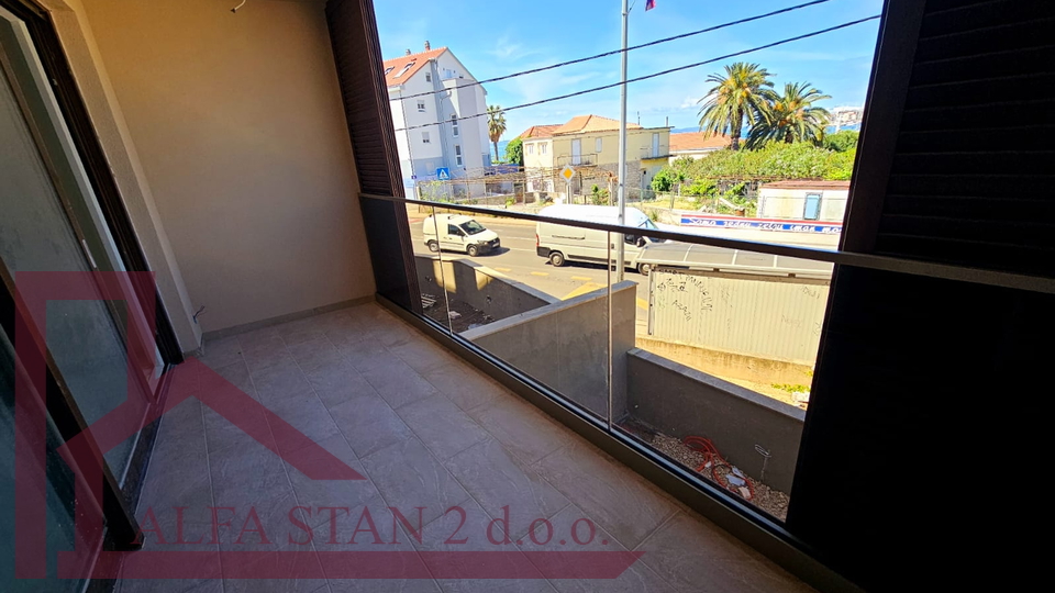 Podstrana, Strožanac, prekrasan trosoban stan u blizini mora