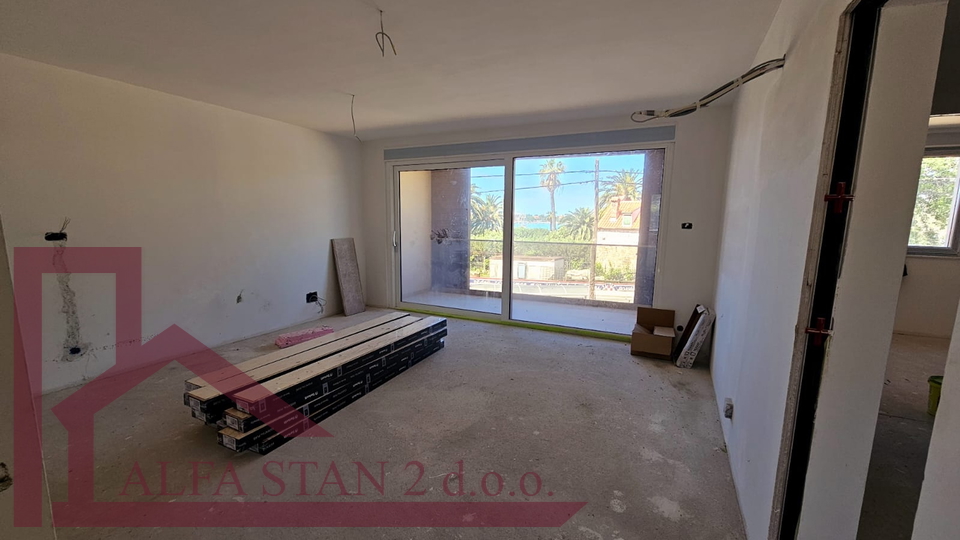 Podstrana, Strožanac, prekrasan trosoban stan u blizini mora