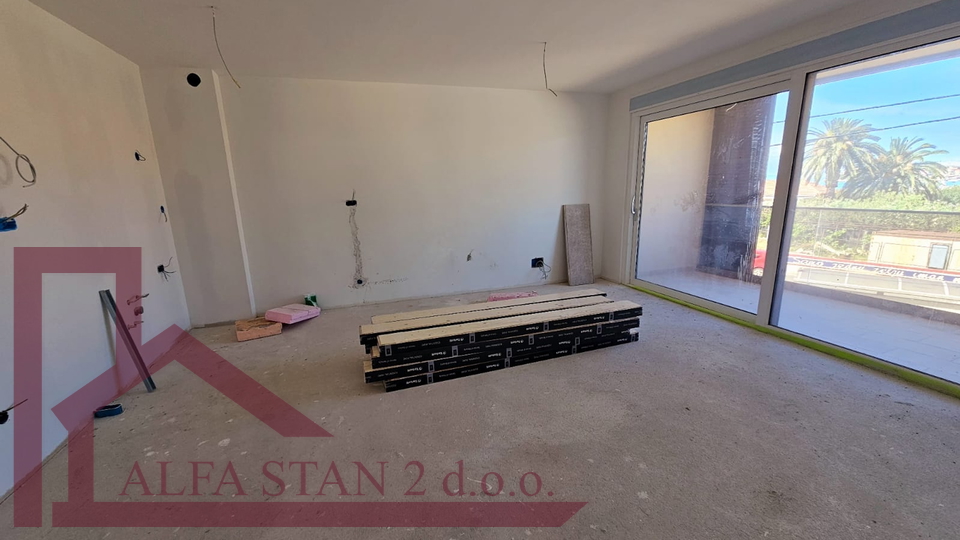 Podstrana, Strožanac, prekrasan trosoban stan u blizini mora