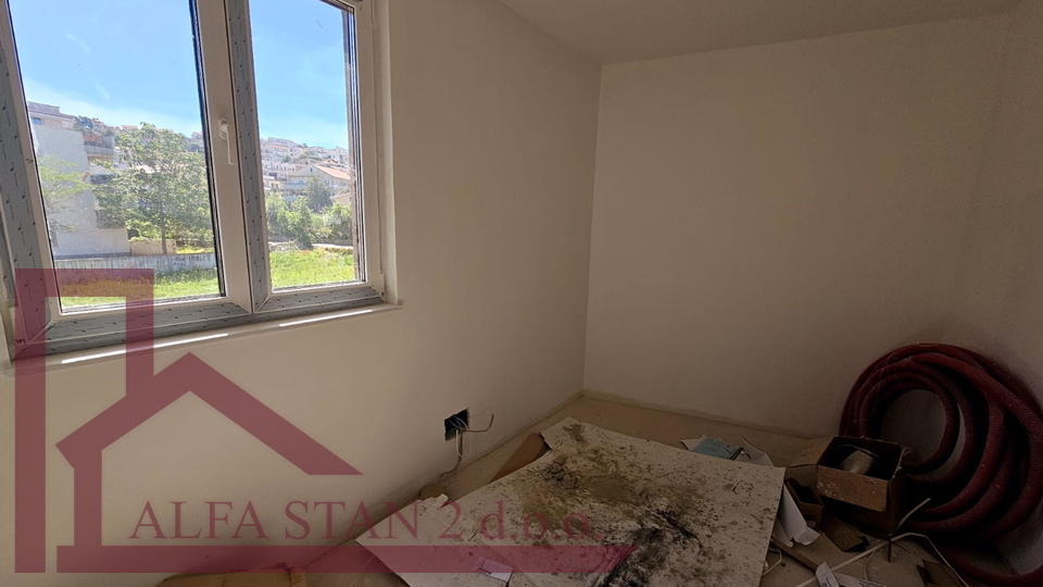 Podstrana, Strožanac, prekrasan trosoban stan u blizini mora
