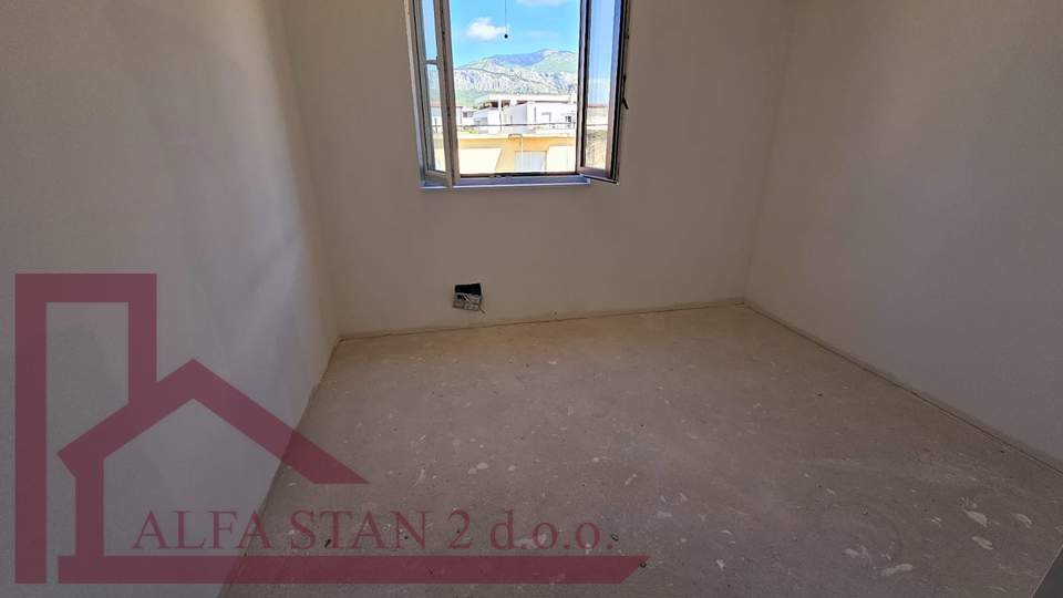 Podstrana, Strožanac, prekrasan trosoban stan u blizini mora