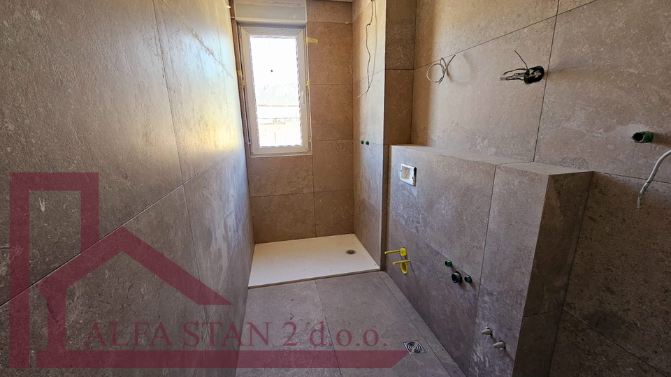 Podstrana, Strožanac, prekrasan trosoban stan u blizini mora