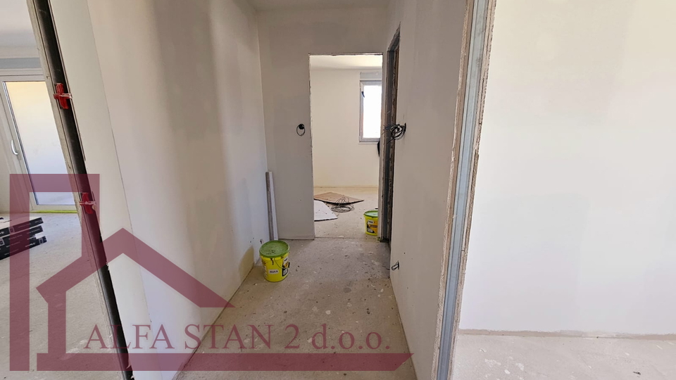 Podstrana, Strožanac, prekrasan trosoban stan u blizini mora