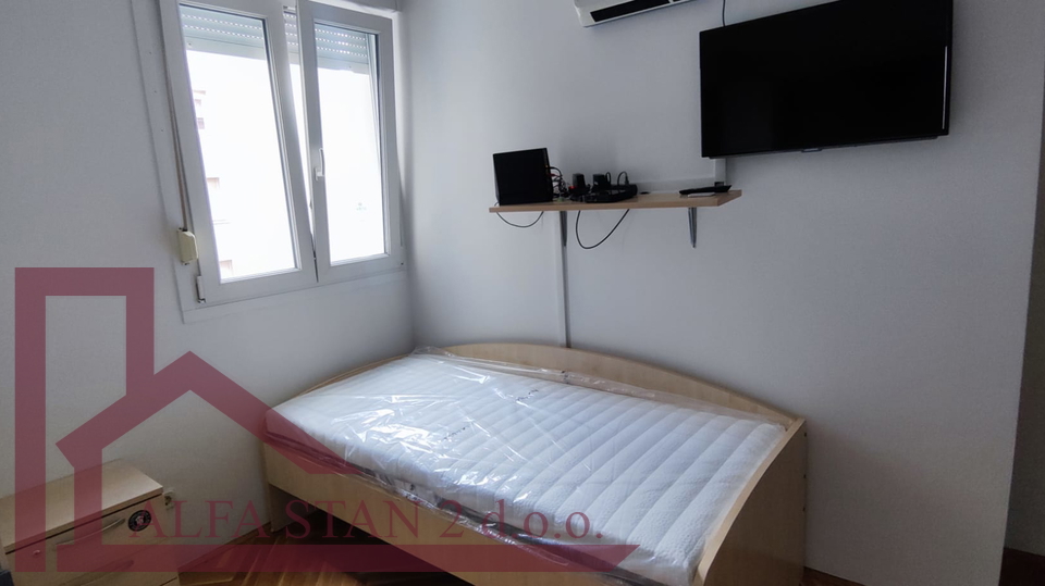 Dugoro&ccaron;an najam stan Split&comma; Brodarica