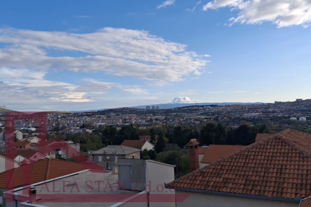 Solin, casa con due appartamenti da 80 m2 ciascuno