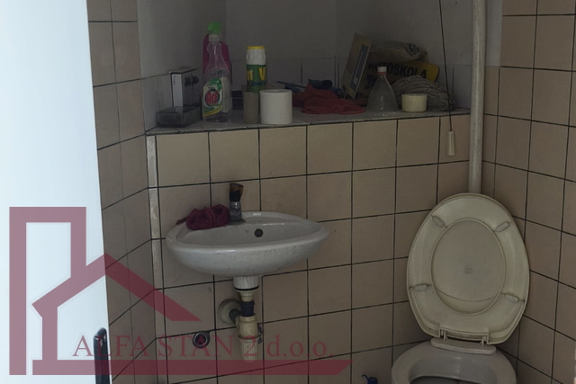 Dugoročan najam  poslovnog prostora Split, Dračevac