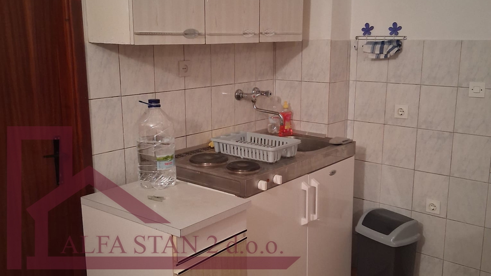 Dugoročan najam garsonjere Dračevac