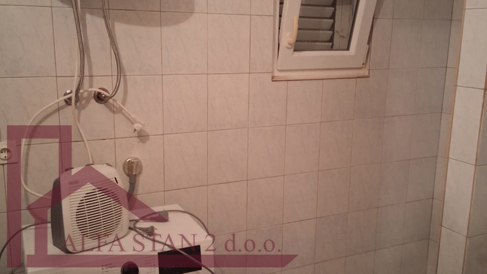 Dugoročan najam garsonjere Dračevac