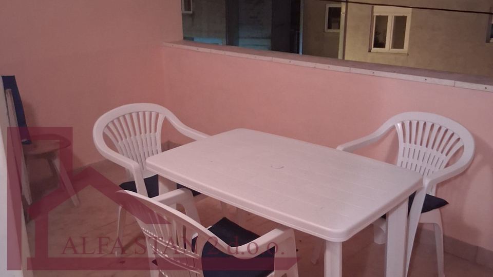 Dugoročan najam garsonjere Dračevac