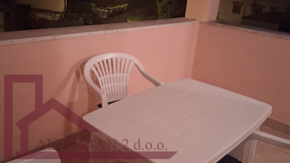 Dugoročan najam garsonjere Dračevac