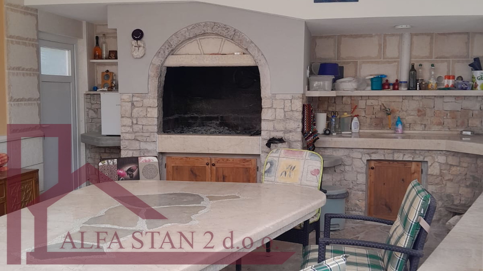 House&comma; 162 m2&comma; For Sale&comma; Okrug - Okrug Gornji