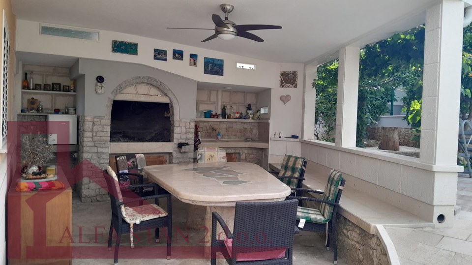 House&comma; 162 m2&comma; For Sale&comma; Okrug - Okrug Gornji