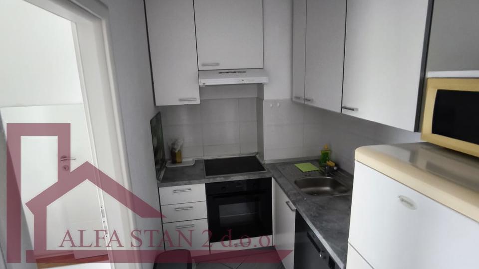 Dugoro&ccaron;an najam stan U Splitu&comma; Visoka