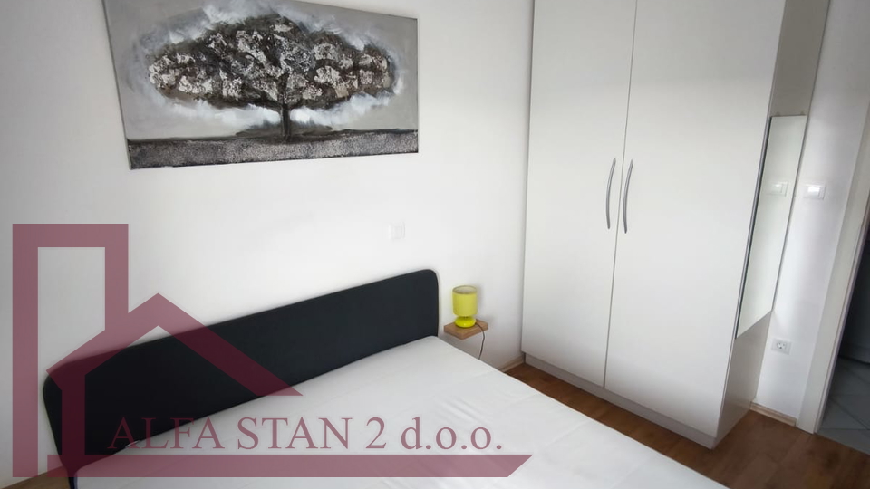 Dugoro&ccaron;an najam stan U Splitu&comma; Visoka