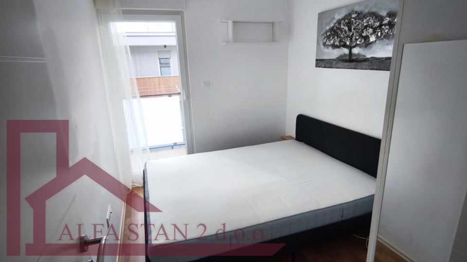 Dugoro&ccaron;an najam stan U Splitu&comma; Visoka