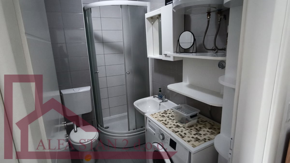 Dugoro&ccaron;an najam stan U Splitu&comma; Visoka