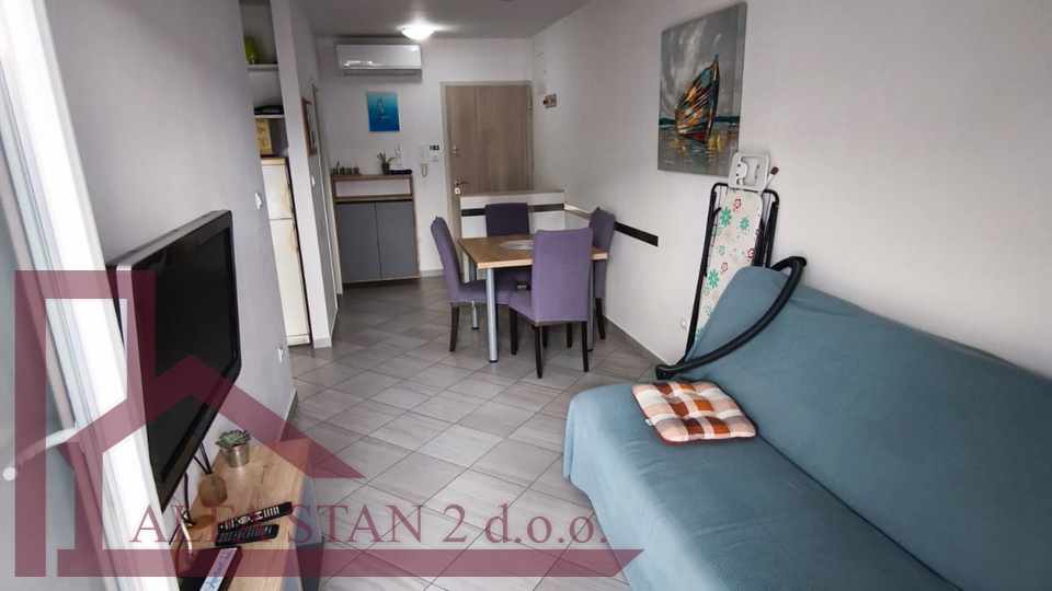 Dugoro&ccaron;an najam stan U Splitu&comma; Visoka