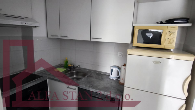 DUGORO&Ccaron;NI NAJAM &ndash; JEDNOSOBAN STAN&comma; SPLIT&comma; VISOKA