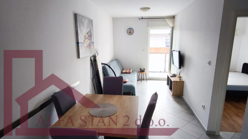 DUGORO&Ccaron;NI NAJAM &ndash; JEDNOSOBAN STAN&comma; SPLIT&comma; VISOKA