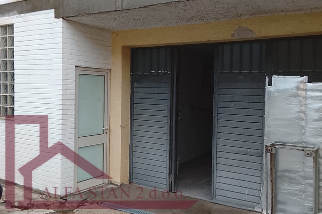 Trogir, Plano, Poslovni prostor za skladište