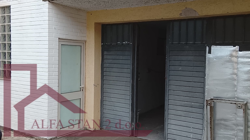 Trogir&comma; Plano&comma; Poslovni prostor za skladi&scaron;te