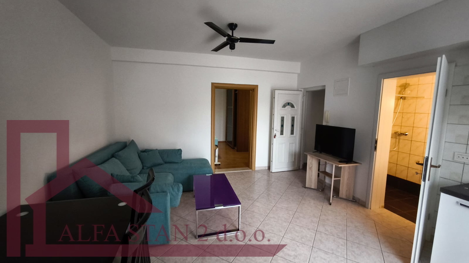 Dugoro&ccaron;an najam garsonjere  Solin&comma; Mravince