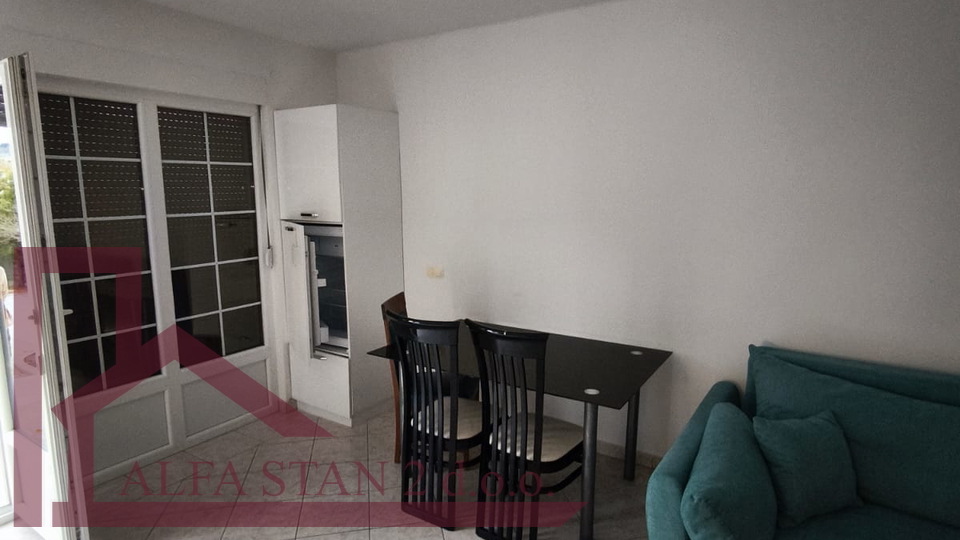 Dugoro&ccaron;an najam garsonjere  Solin&comma; Mravince