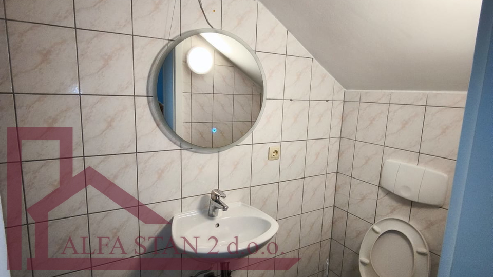 Dugoro&ccaron;an najam garsonjere  Solin&comma; Mravince