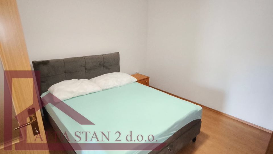 Dugoro&ccaron;an najam garsonjere  Solin&comma; Mravince