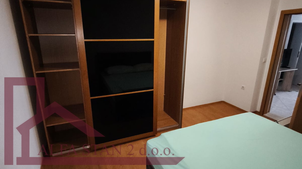 Dugoro&ccaron;an najam garsonjere  Solin&comma; Mravince