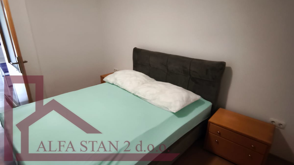 Dugoro&ccaron;an najam garsonjere  Solin&comma; Mravince