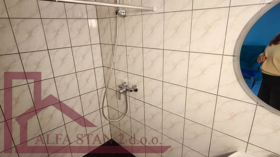 Dugoro&ccaron;an najam garsonjere  Solin&comma; Mravince