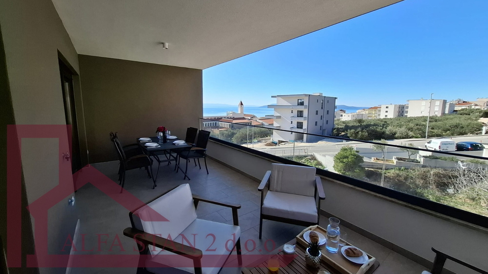 ERSTBEZUG &ndash; SONNIGE ZWEIZIMMERWOHNUNG MIT GROSSER TERRASSE UND GARAGENSTELLPLATZ &ndash; MAKARSKA
