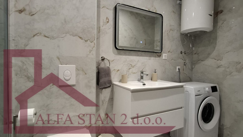 ERSTBEZUG &ndash; SONNIGE ZWEIZIMMERWOHNUNG MIT GROSSER TERRASSE UND GARAGENSTELLPLATZ &ndash; MAKARSKA