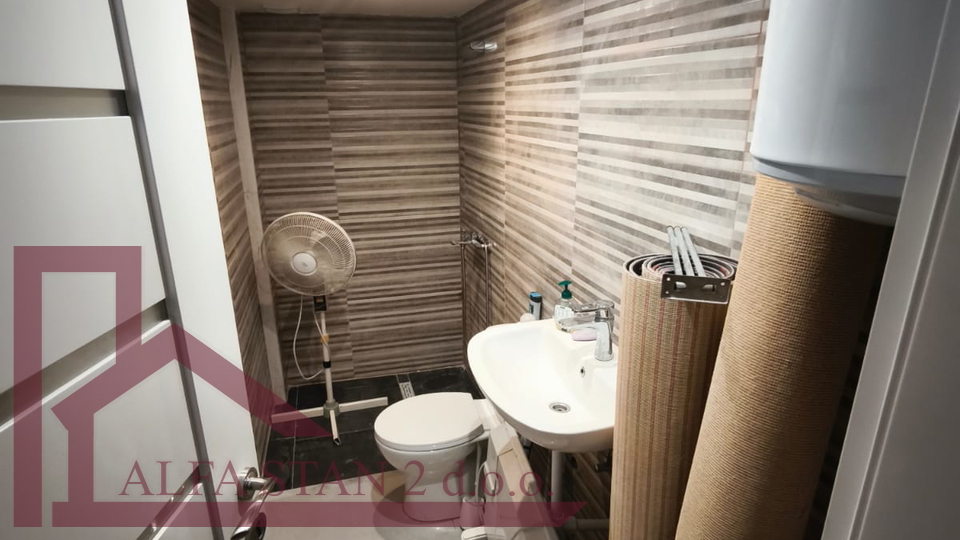 Dugoro&ccaron;an najam garsonjere u Gornjoj Podstrani