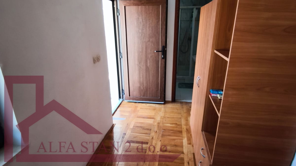 Dugoro&ccaron;an najam &ccaron;etverosobnog stana u &Zcaron;rnovnici za radnike