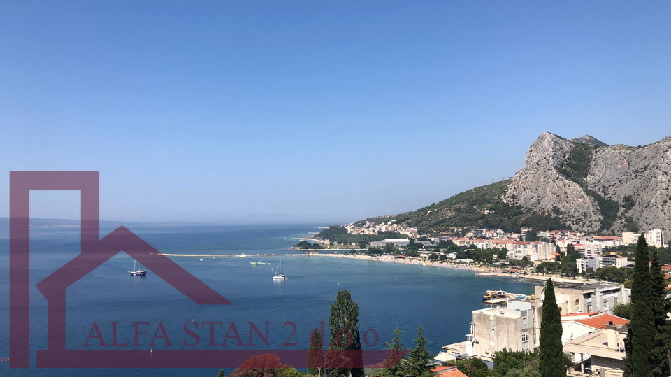 OMI&Scaron; &ndash; GRA&Dstrok;EVINSKO ZEMLJI&Scaron;TE S PRAVOMO&Cacute;NOM GRA&Dstrok;EVINSKOM DOZVOLOM ZA LUKSUZNU VILU S BAZENOM I PANORAMSKIM POGLEDOM NA MORE