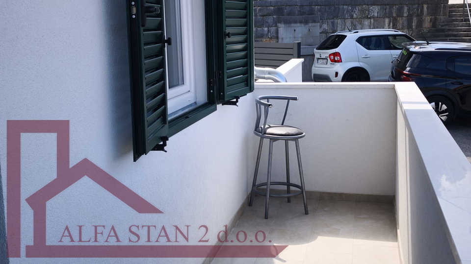 Dugoro&ccaron;an najam poslovno - stambenog stana u Solinu&comma; Mravince