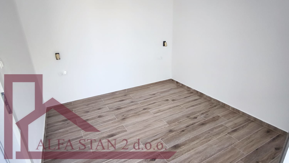 Dugoro&ccaron;an najam poslovno - stambenog stana u Solinu&comma; Mravince