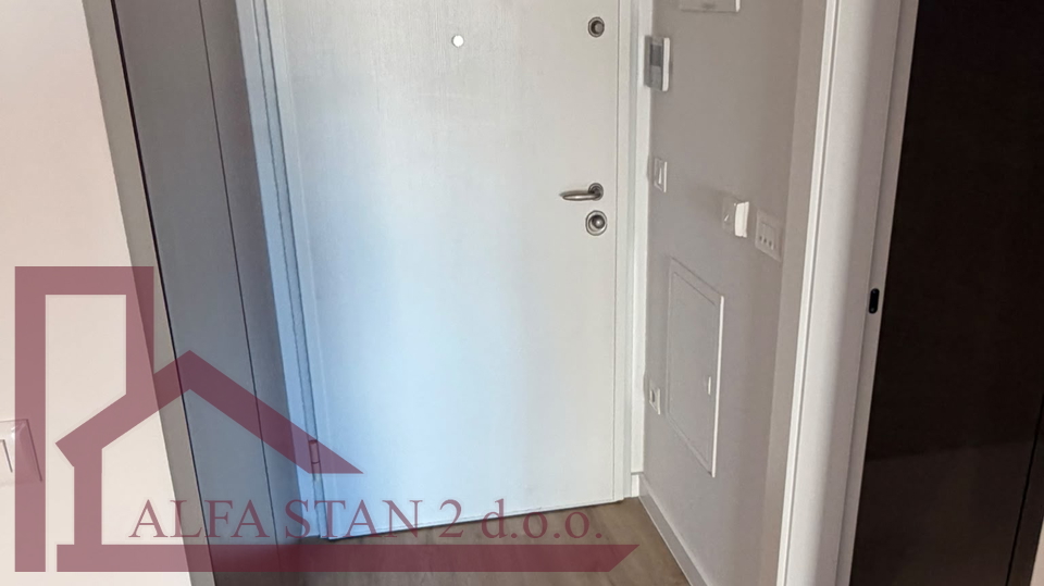 Stan 1S&plus;DB za dugoro&ccaron;ni najam&comma; Makarska&comma; 51 m&sup2;&comma; terasa 20 m&sup2;&comma; parking&comma; 700 &euro;